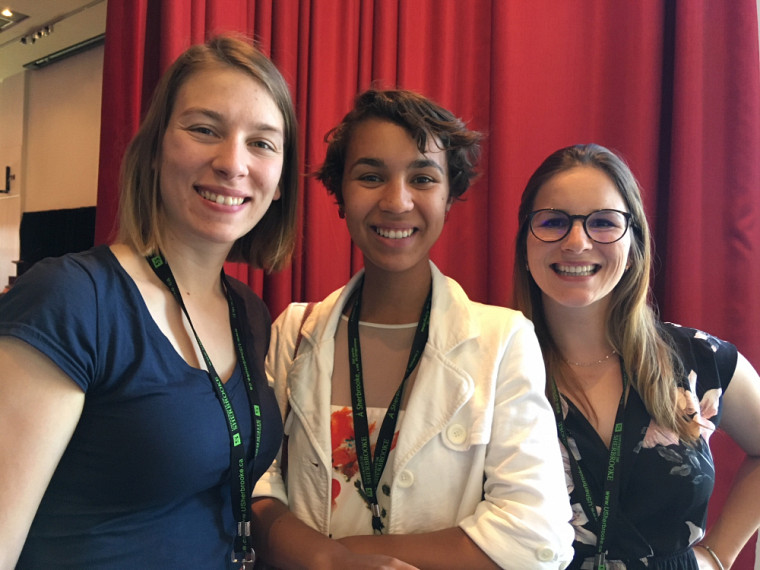 Les étudiantes derrière l'organisation de la Conférence Femmes en physique Canada 2018.