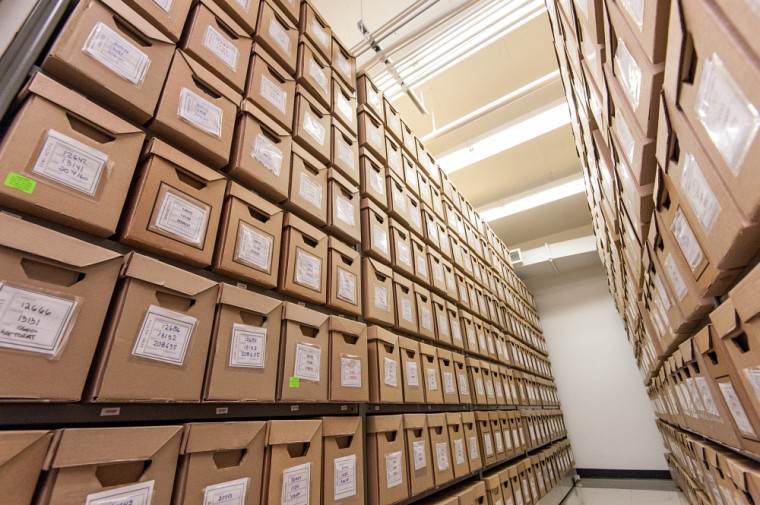 Entrepôt du secteur Gestion des documents administratifs et archives (GDAA) de l'Université de Sherbrooke.