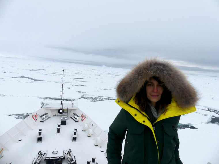 Émilie Lefol, doctorante en biologie, a participé au programme Homeward Bound en 2018. La voici à bord de l’Ushuaïa lors d’une expédition en Antarctique.
