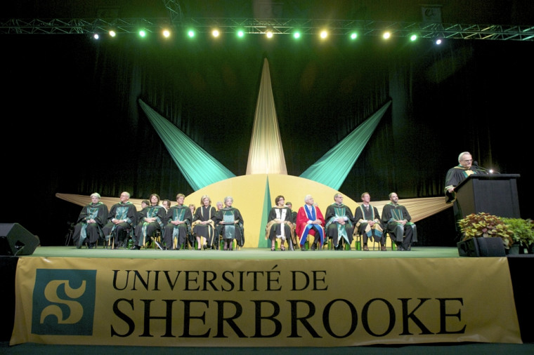 La cérémonie principale du 23 septembre accueillait les cohortes de diplômés de 2012.