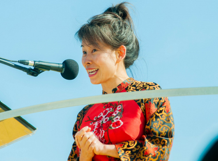 L’écrivaine québécoise d’origine vietnamienne Kim Thúy a livré avec justesse la magnifique adresse aux diplômés.