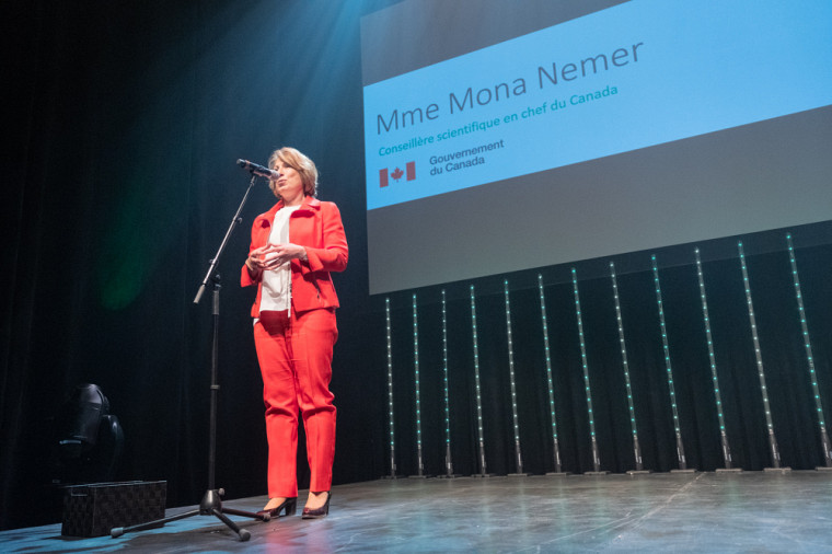 La présidente d'honneur de l'événement et conseillère scientifique en chef du Canada, madame Mona Nemer.