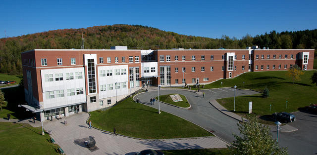 La Faculté d'administration de l'Université de Sherbrooke.