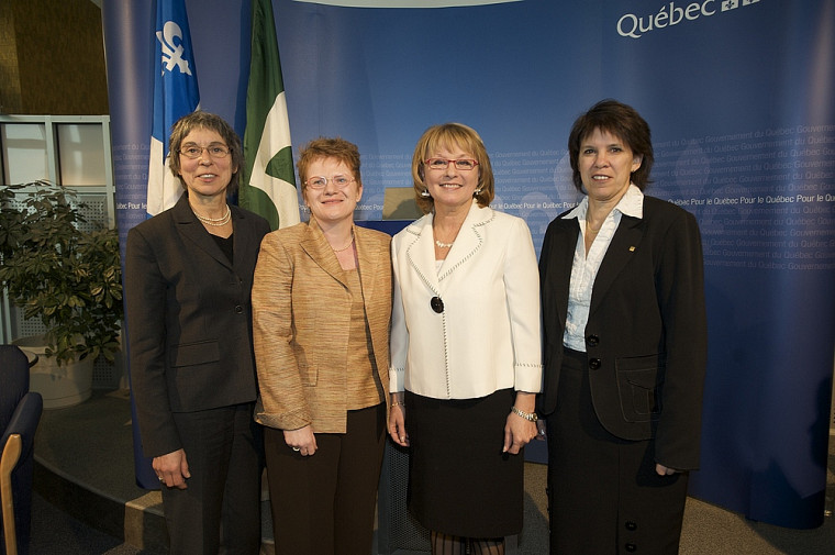 Hélène Payette, directrice du Centre de recherche sur le vieillissement, Marie Beaulieu, Marguerite Blais et la rectrice Luce Samoisette.