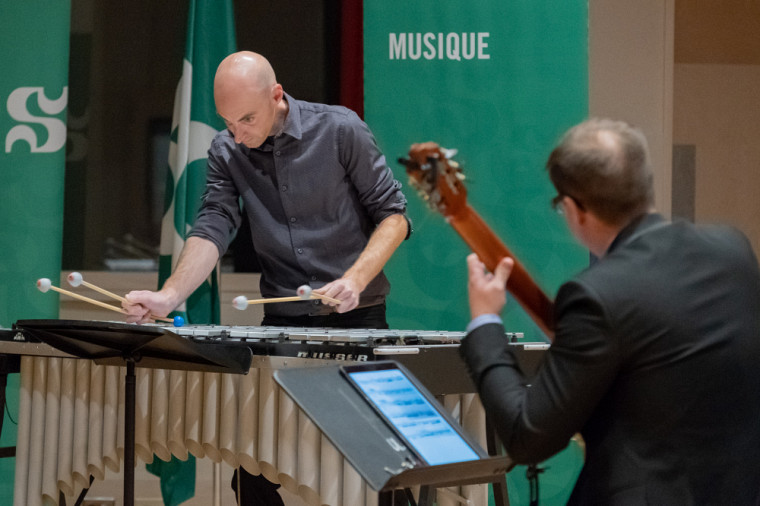 Le professeur André Cayer et le chargé de cours Jean-François Desrosby ont livré une prestation musicale exceptionnelle.