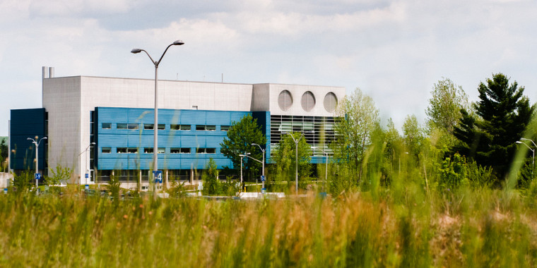 Le Pavillon de recherche appliquée sur le cancer (PRAC), où est situé l'Institut de recherche sur le cancer de l'Université de Sherbrooke.