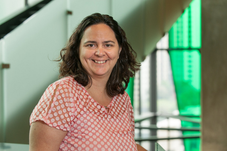La professeure-chercheuse Karine Bertrand dirigera les travaux de la nouvelle Chaire de recherche sur le genre et l'intervention en dépendance.