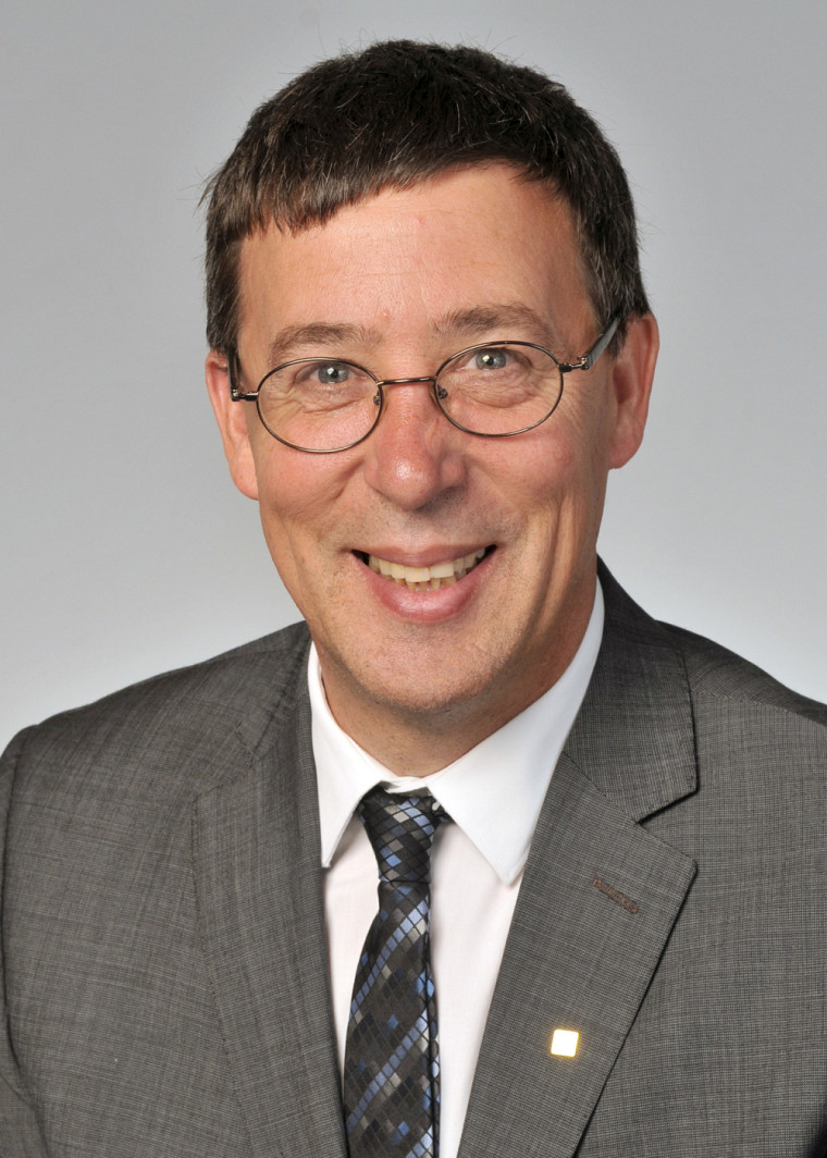 Professeur Jean-Pierre Perreault.