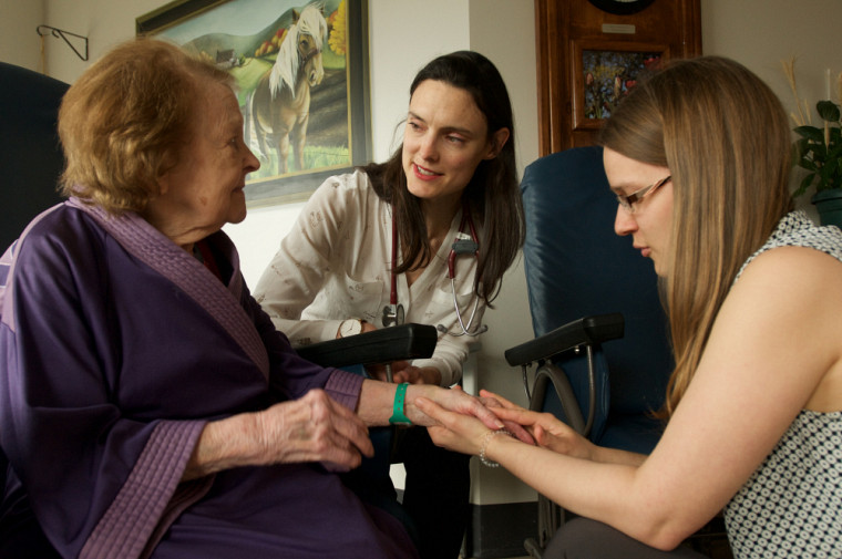 Le Centre de recherche sur le vieillissement (CdRV) peut compter sur la participation de nombreux partenaires, dont l'Université de Sherbrooke