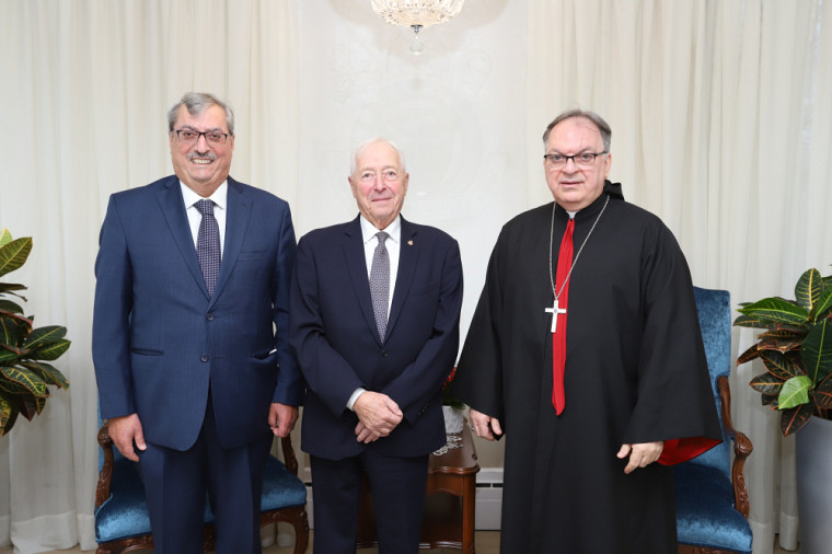 Pr Sami Aoun, le lieutenant-gouverneur du Québec l’honorable J. Michel Doyon et l’évêque maronite du Canada Paul-Marwan Tabet.