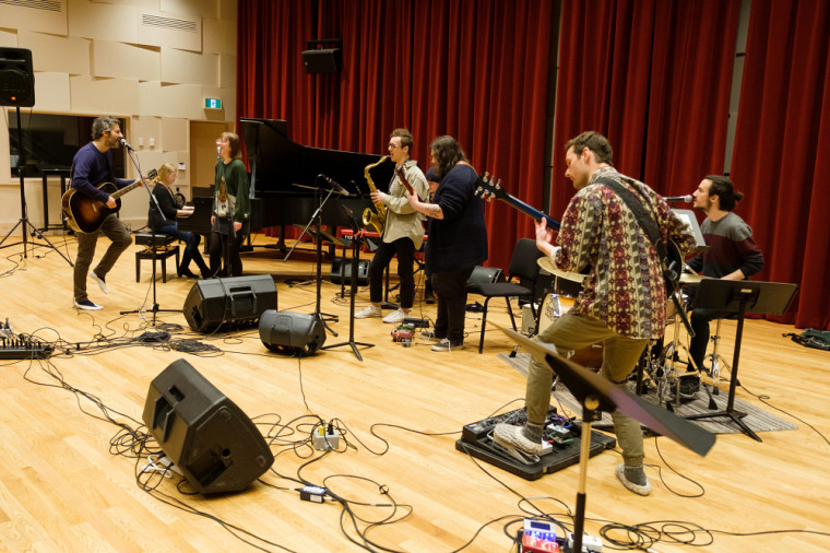 Louis-Jean Cormier donnait une classe de maître le 20 février dernier à l’École de musique de l’Université de Sherbrooke.