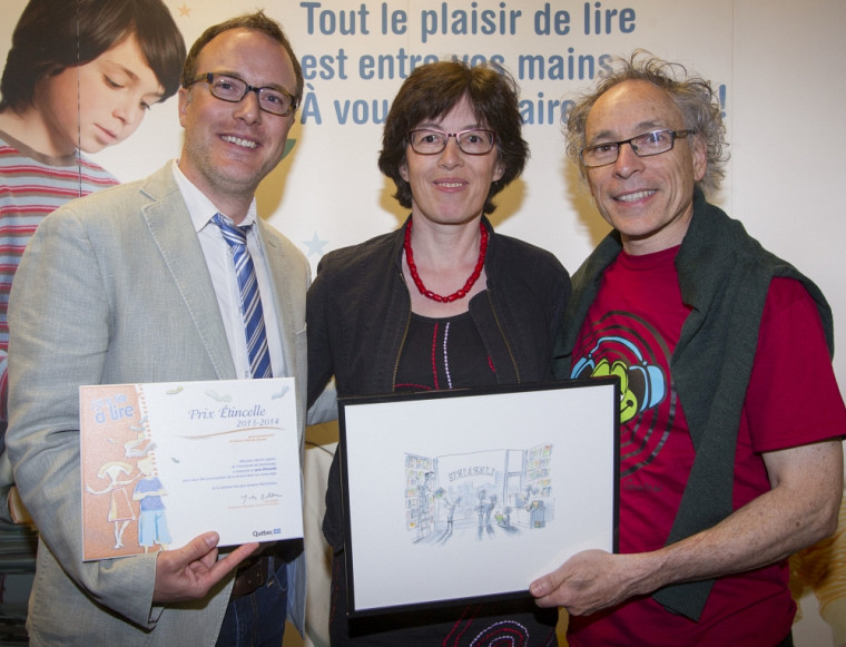Martin Lépine accompagné de Christiane Blaser et de Jacques Goldstyn, auteur et illustrateur, qui a créé des œuvres personnalisées remises aux gagnants.