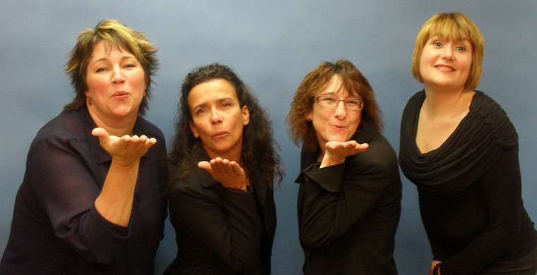 Les quatre interprètes régulières du SIPSE-SIPSE : Roxanne Gosselin, Joanne Deschênes, Marie-Chantal Clin et Isabelle Parenteau