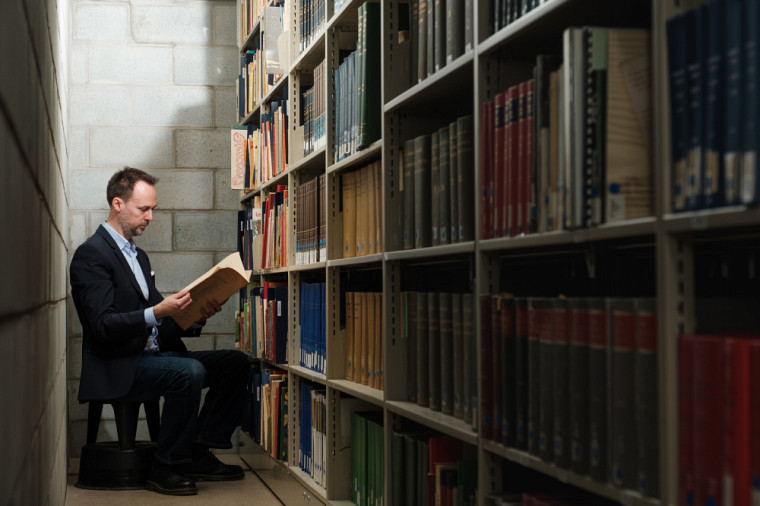 Plus de 1 000 ouvrages anciens sur la littérature québécoise et européenne pour l’enfance et la jeunesse se trouvent à la bibliothèque Roger-Maltais du Campus principal, grâce à la collection Jacques Cloutier.