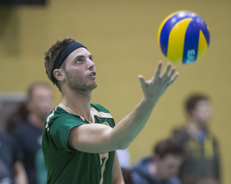 Samuel Surprenant et ses coéquipiers du Vert & Or sont qualifiés pour la phase finale de la Coupe du Québec senior de volleyball.
