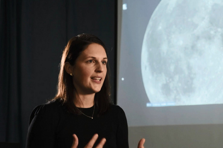 Myriam Lemelin participe au Programme d'accélération de l'exploration lunaire de l'Agence spatiale canadienne.