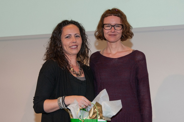 La gagnante du Grand Prix littéraire, Isabelle Huard, en compagnie de July Giguère, professeure au Cégep de Sherbrooke et membre du jury.