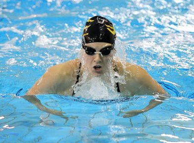 Alexandra Naisby a remporté une première médaille au niveau universitaire, elle qui est montée sur la 3e marche du podium au 50 mètres brasse à la 2e Coupe universitaire de natation.