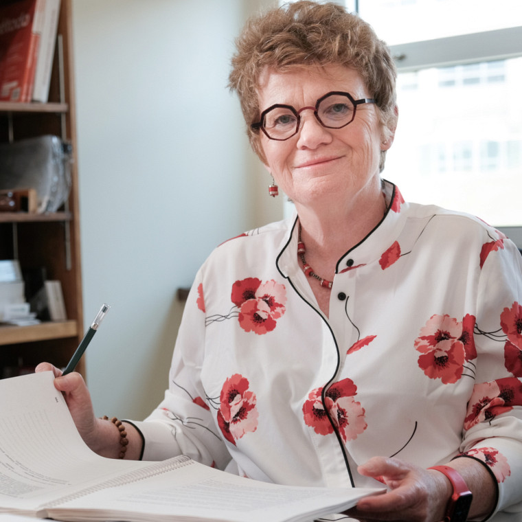 La professeure Marie Beaulieu est titulaire de la Chaire de recherche sur la maltraitance envers les aînés et chercheuse au Centre de recherche sur le vieillissement.