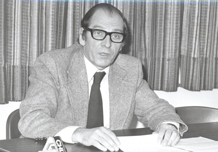 Le professeur Jean Lefaivre en 1977 à l'UdeS