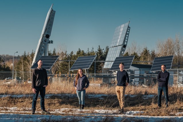 Groupe de recherche devant les cellules solaires de l'UdeS