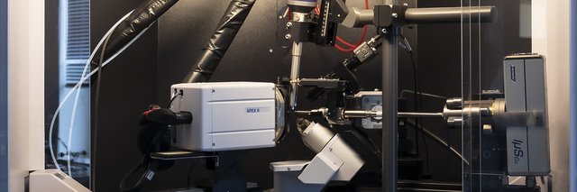 Diffraction des rayons-X sur monocristaux (cristallographie) et microéchantillons de poudres