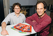 Les professeurs Alexandre Blais et Louis Taillefer dont les travaux de recherche sont considérés parmi les 10&nbsp;découvertes de l'année par <i>Québec Science</i>.