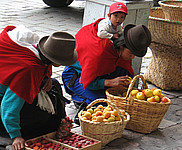 Autochtones du peuple quechua au marché.