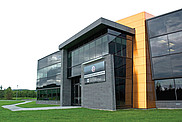 L’Université de Sherbrooke a franchi une étape historique de son développement avec la construction du premier édifice de son Parc Innovation. Bombardier Produits récréatifs (BRP) et l’UdeS ont raffermi leur association pour créer un centre de recherche et d'innovation visant à développer des technologies de pointe dans le domaine des véhicules récréatifs motorisés. Le Centre des technologies avancées (CTA) BRP-UdeS a emménagé en janvier&nbsp;2008.