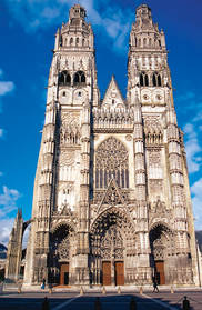 La cathédrale gothique Saint-Gatien.