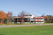 Cet édifice de l'Université de Moncton abrite le Centre de formation médicale du Nouveau-Brunswick, le seul centre francophone de formation médicale des Maritimes.