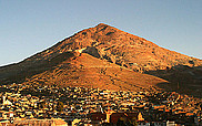 Potosi et le Cerro Rico : la montagne et ses tristement célèbres mines d'argent.