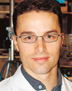 Christian Nadeau est chargé de re­cherche en chimie au Centre de recherche théra­peutique de Merck-Frosst à Montréal.