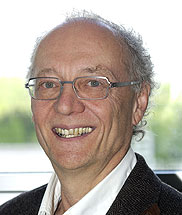 Léon Sanche, professeur au Département de médecine nucléaire et radiobiologie.