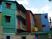 Les façades colorées du quartier historique et populaire de la Boca.