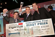 Les étudiants en génie mécanique Pascal Parent, Jean-Michel Talbot-Bolduc et Miguel Costa sont les grands gagnants du concours L'Oreal Ingenius Contest 2008.